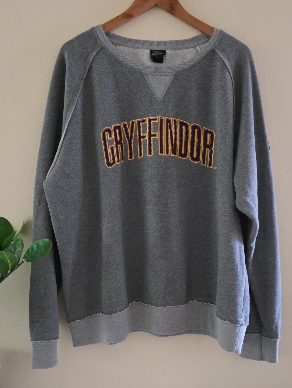 Universal Studios Gryffindor Crewneck Sweatshirt - UNISEX 2XL ($60 USD)